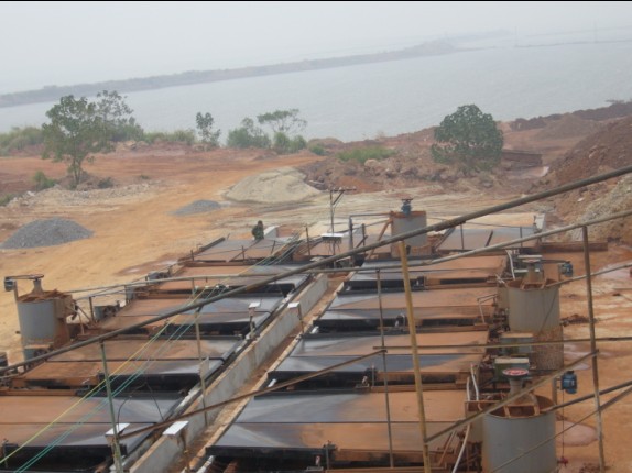 赤鐵礦選礦現(xiàn)場,赤鐵礦選礦設備,選赤鐵礦設備,選赤鐵礦工藝流程